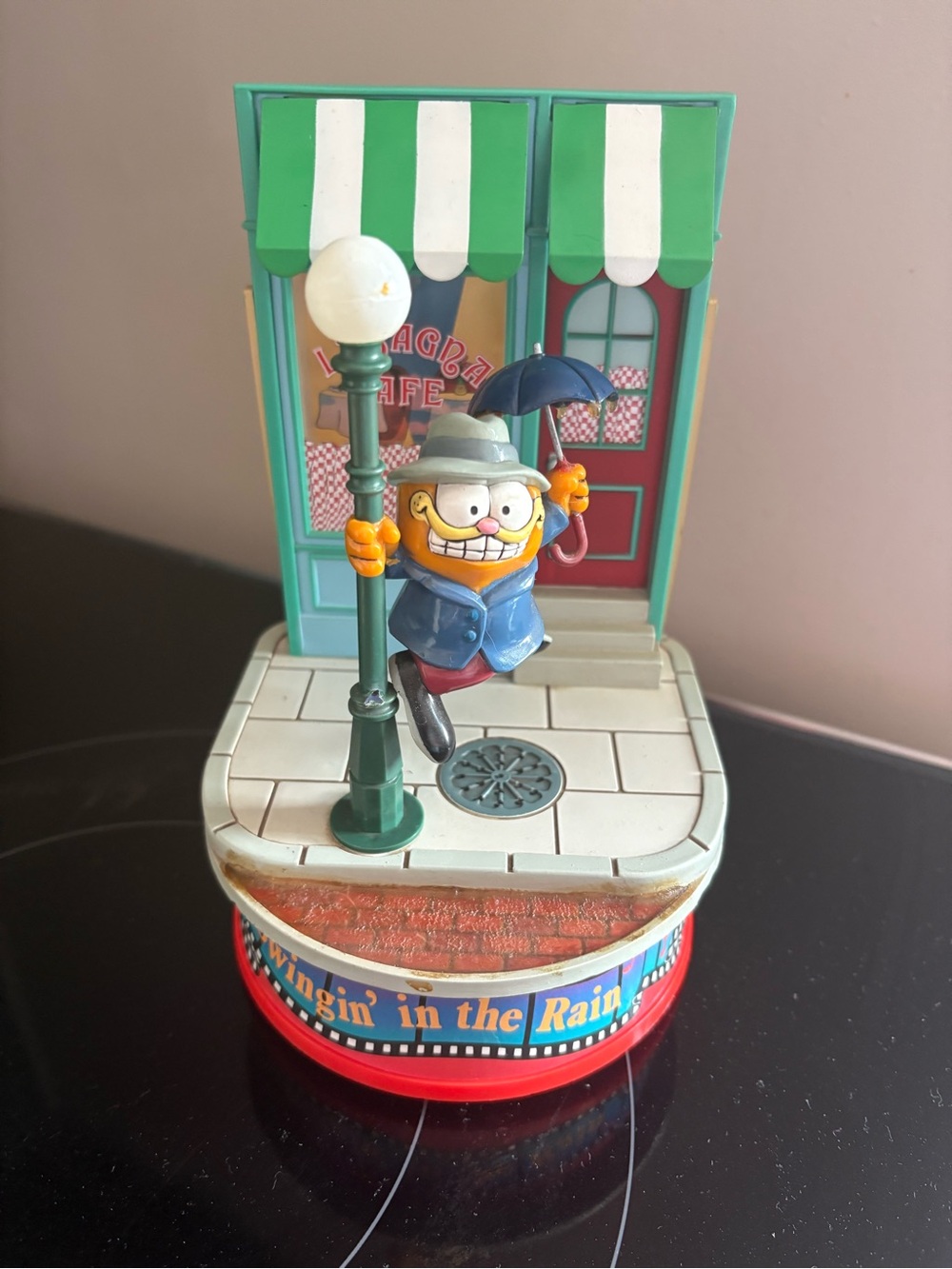 VTG  80s Enesco Garfield “ Swinging in the Rain” Action Music Box Lasagna Cafe